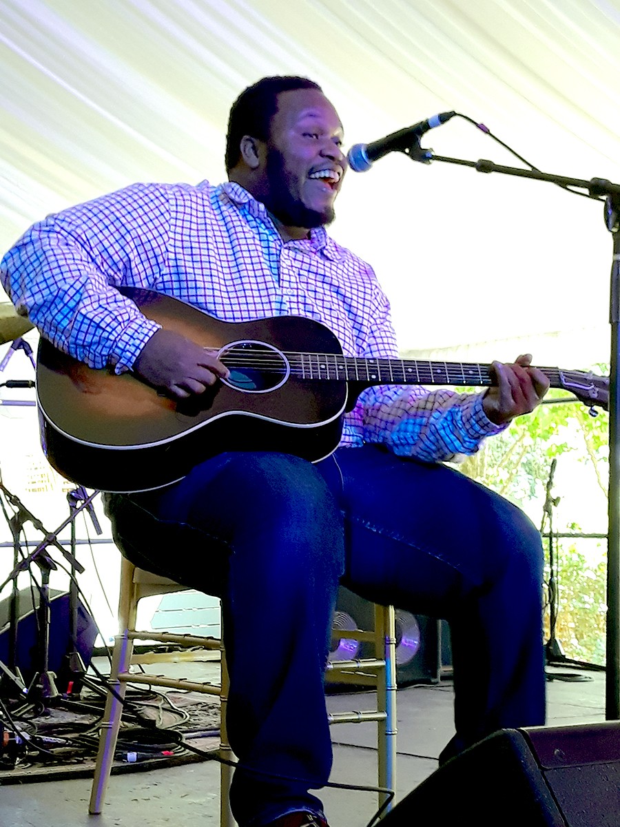 BLUES ONLINE Jontavious BBQ